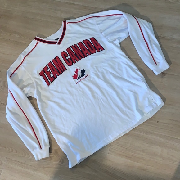 Team Canada Pullover - Picture 1 of 6